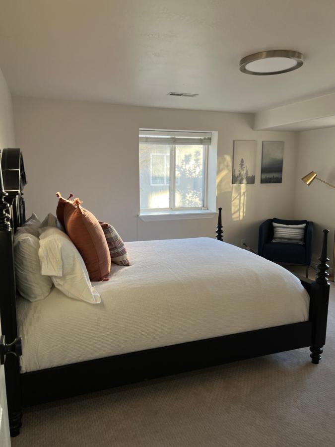 Above Ground Basement Apartment 2 Bedroom 1 B Retreat With Gorgeous View Draper Exterior photo