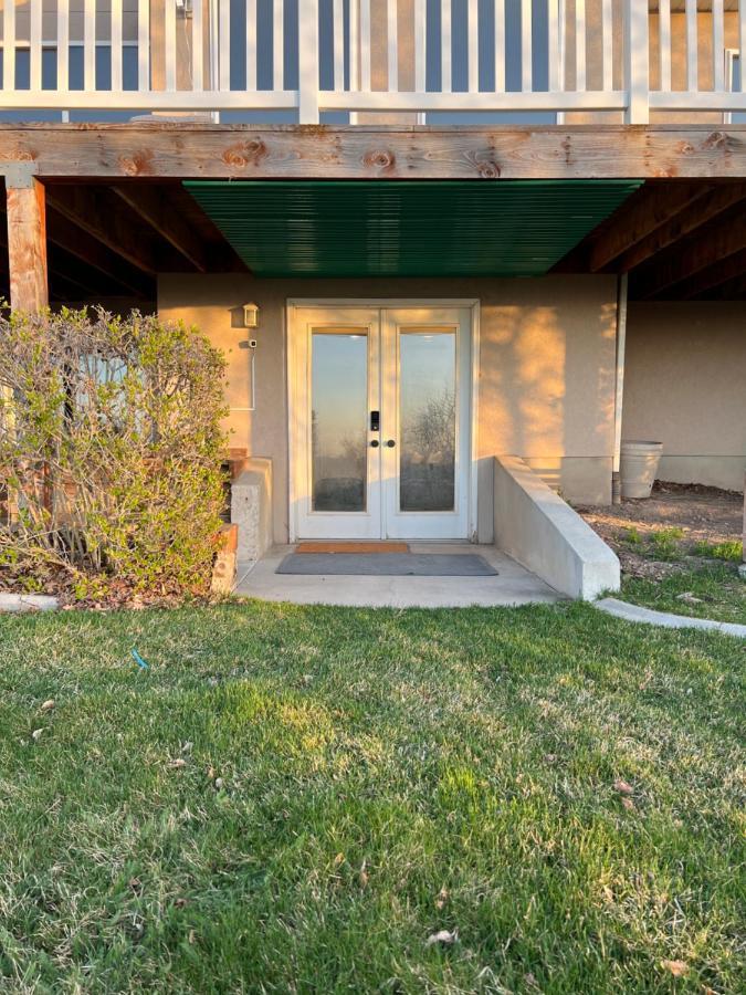 Above Ground Basement Apartment 2 Bedroom 1 B Retreat With Gorgeous View Draper Exterior photo