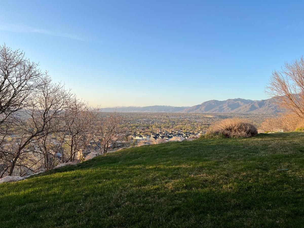 Above Ground Basement Apartment 2 Bedroom 1 B Retreat With Gorgeous View Draper Exterior photo